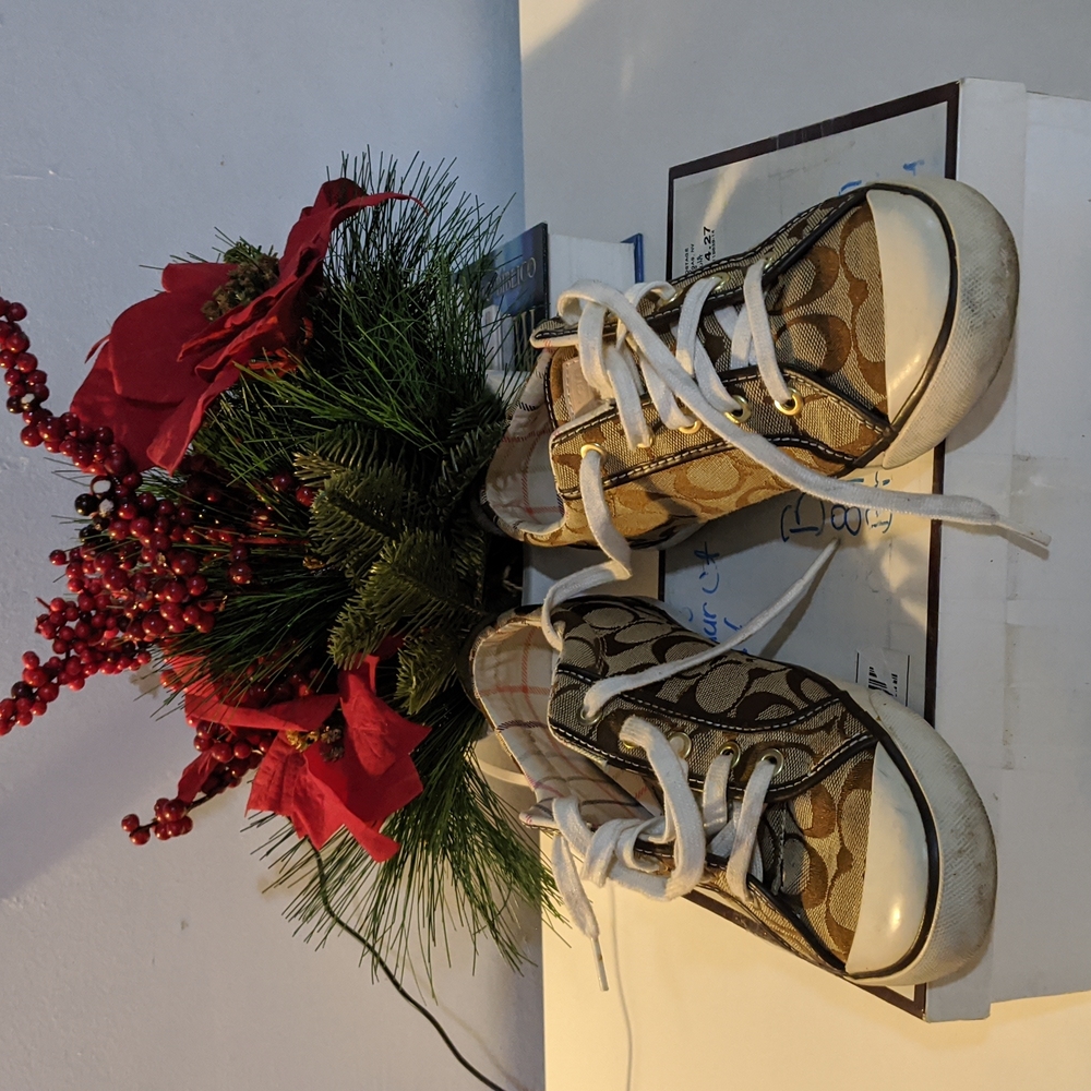 Tennis Coach Used Size 9:5